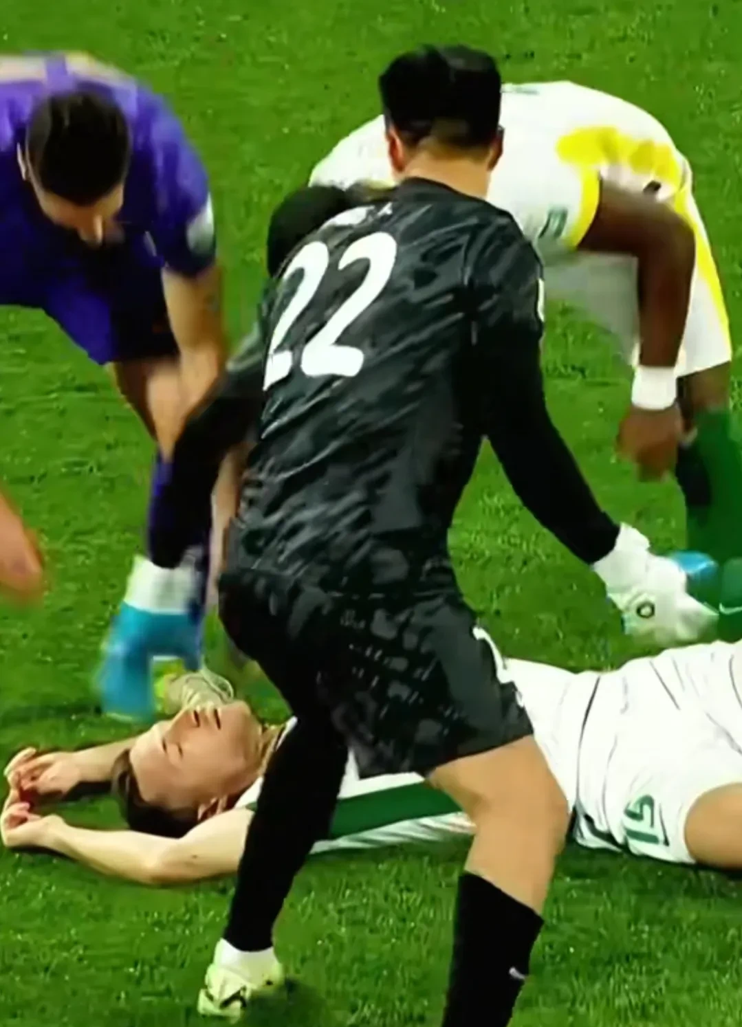 欧洲杯明星选手受伤退赛，引发热议