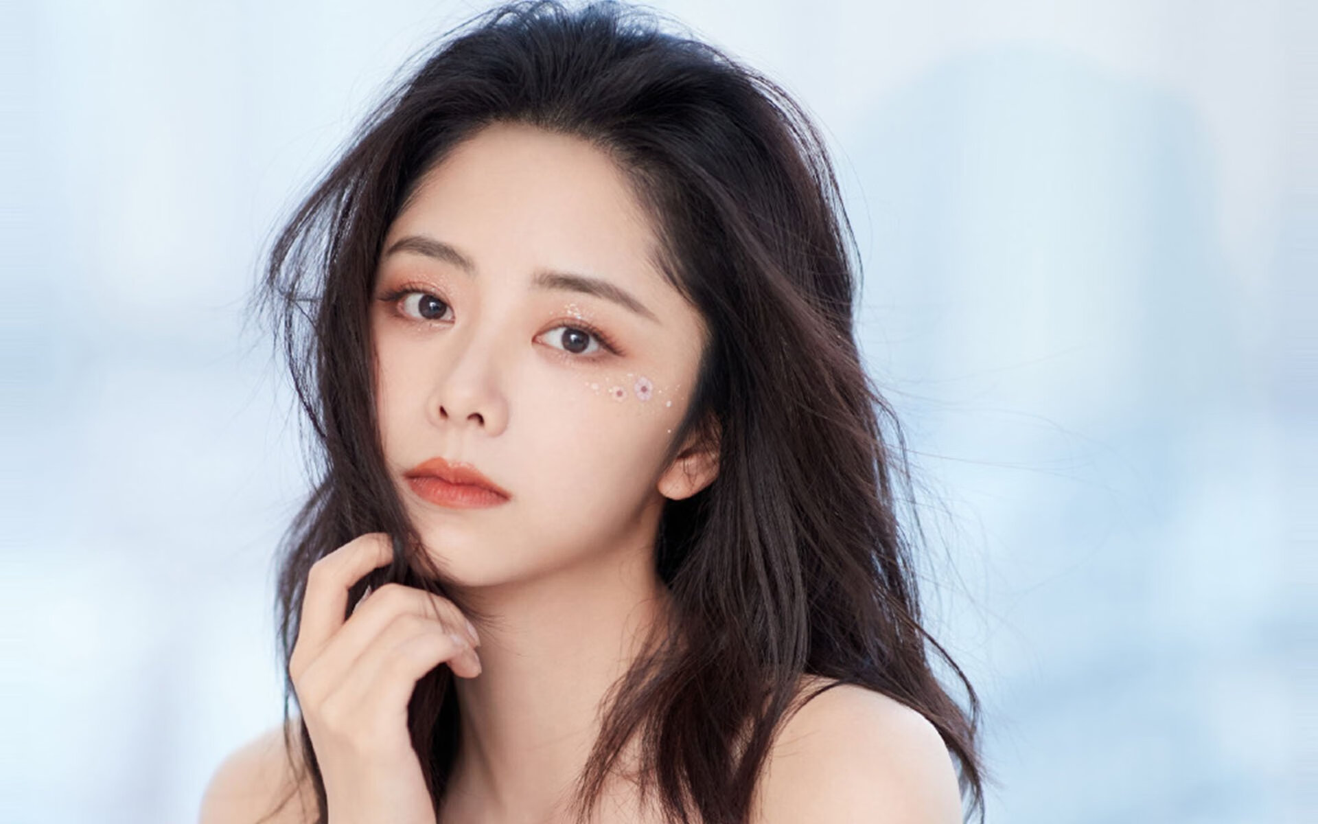 时空交错的热血战场，当NBA季后赛的硝烟遇见几内亚与莱比锡红牛的绿茵鏖战