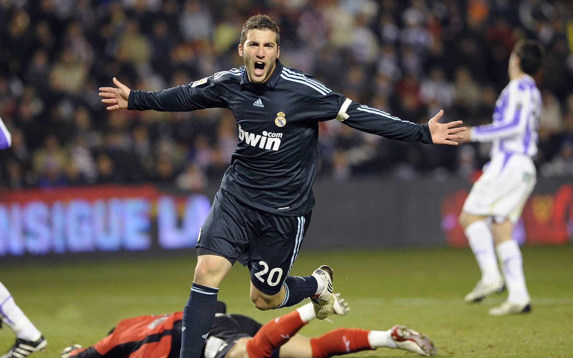 雨夜制胜一击，阿坎吉擎起爱尔兰战旗