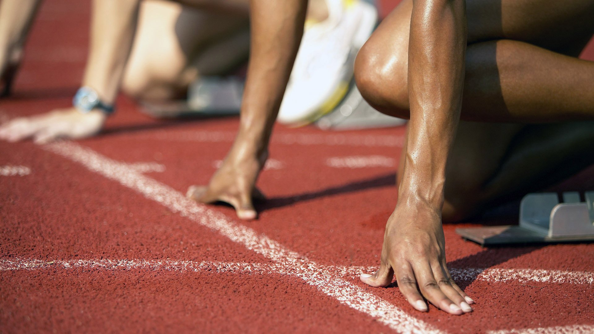 独行者之夜，当利拉德在美加墨的喧嚣中投出世界的寂静